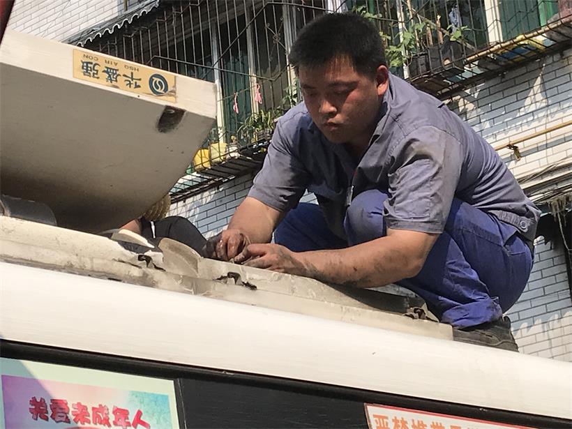 電工，檢修車輛空調.jpg